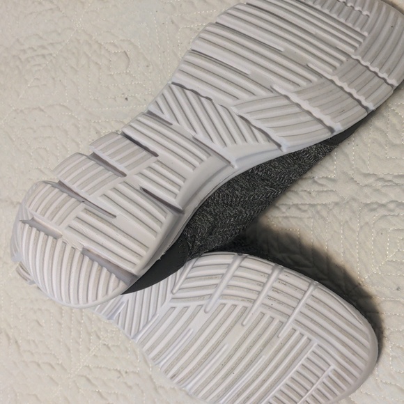 Like new memory foam slip on runners - Picture 3 of 3